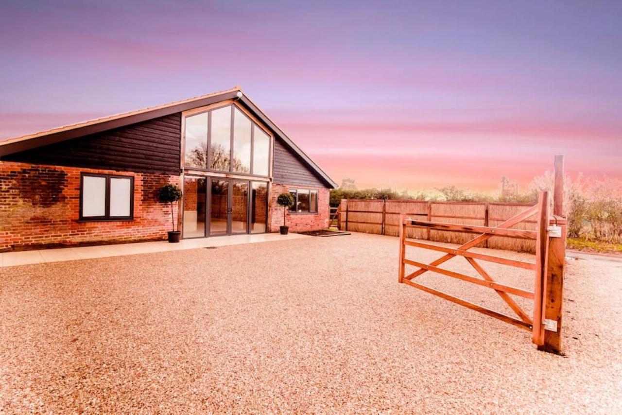 Beautiful Barn Conversion Close To The Broads Dilham Exteriör bild